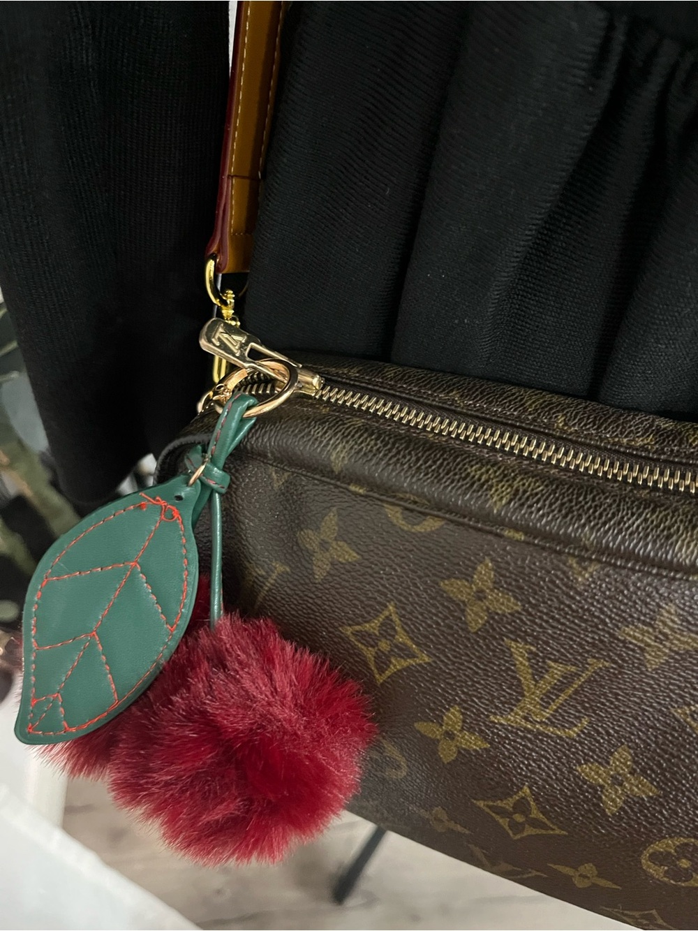 Louis Vuitton - Picture 7 of 14